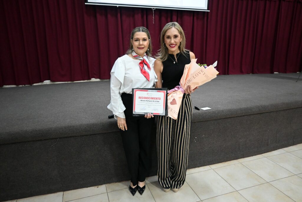 Presidenta de amigas por la educación